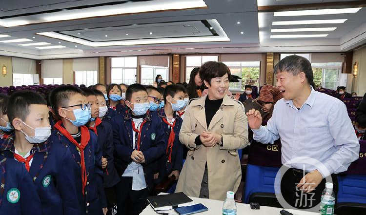 九三科学课：带綦江4万小学生探知“我从哪里来”