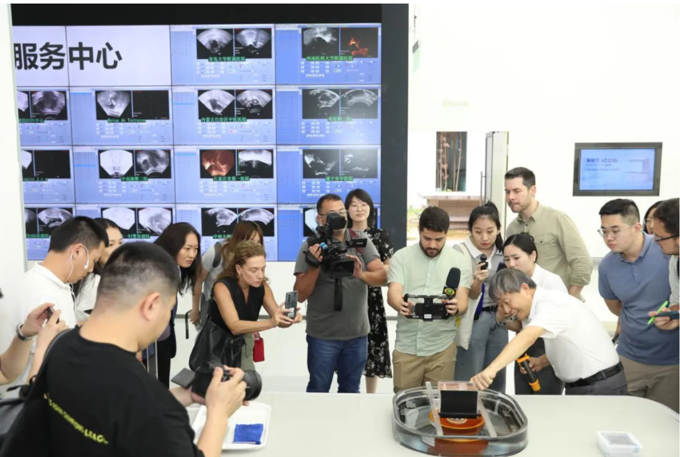 巴西记者团探访海扶科技，中国造肿瘤消融设备引发惊叹！