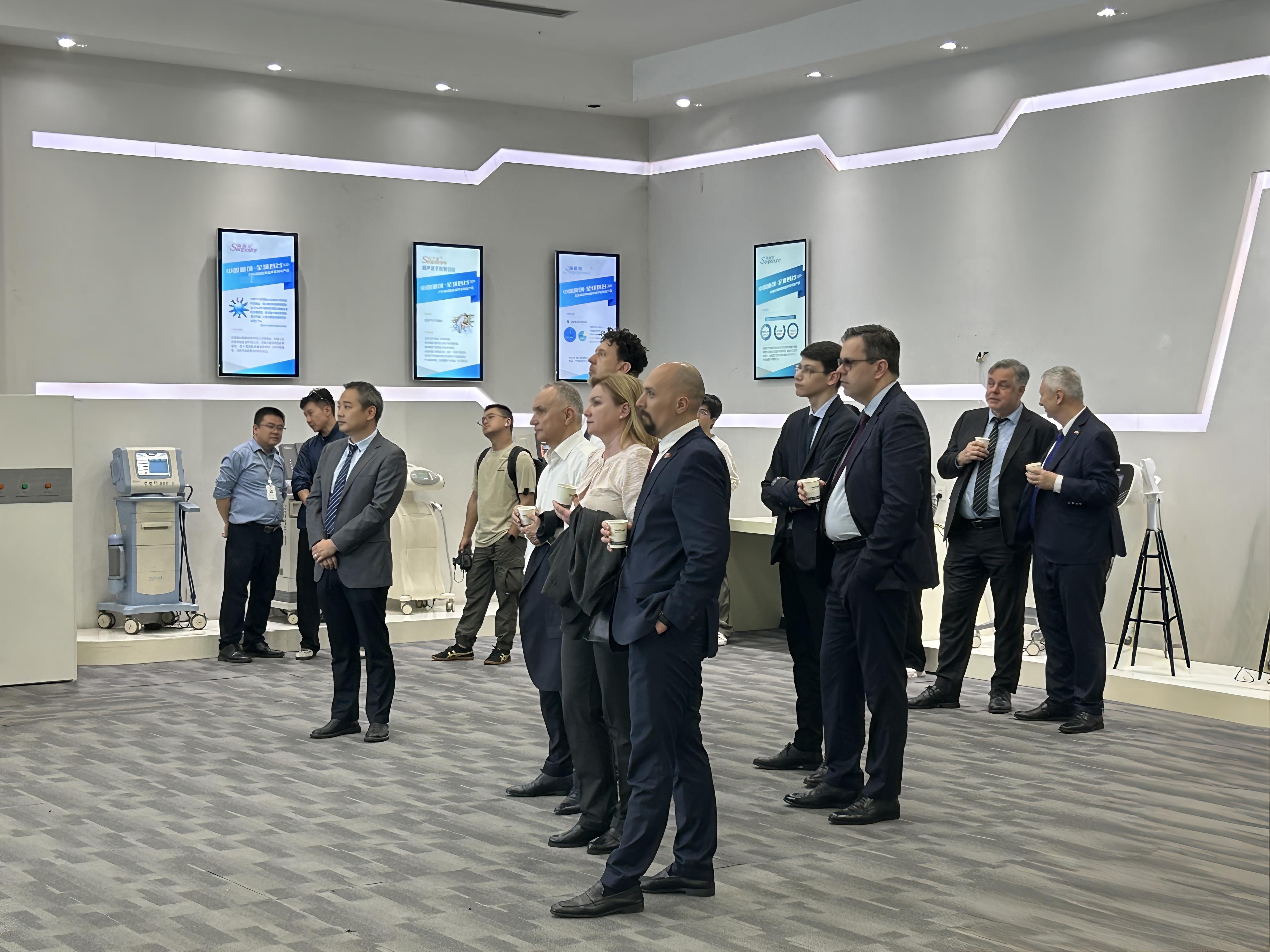 中东欧代表团走进海扶科技，探寻高端医疗装备“中国智造”